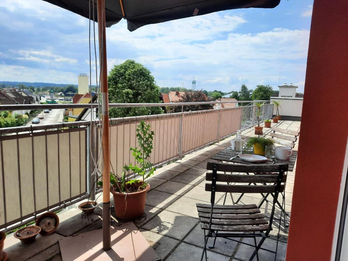 Penthouse Wohnung Am Radweg Mit Dachterasse Вайдхофен-ан-дер-Тая Екстериор снимка