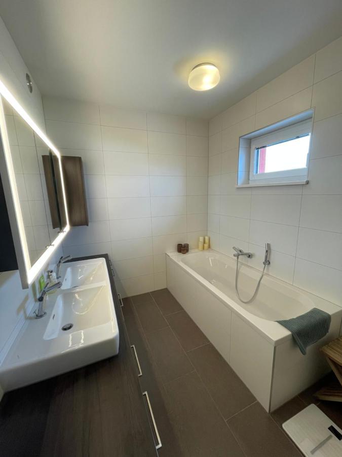 Penthouse Wohnung Am Radweg Mit Dachterasse Вайдхофен-ан-дер-Тая Екстериор снимка