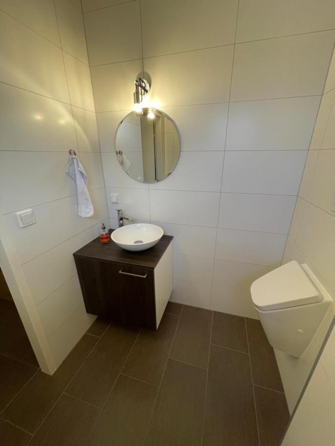 Penthouse Wohnung Am Radweg Mit Dachterasse Вайдхофен-ан-дер-Тая Екстериор снимка