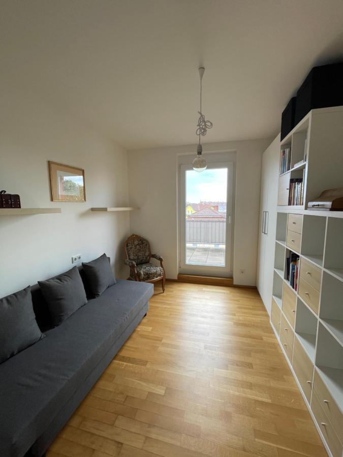 Penthouse Wohnung Am Radweg Mit Dachterasse Вайдхофен-ан-дер-Тая Екстериор снимка